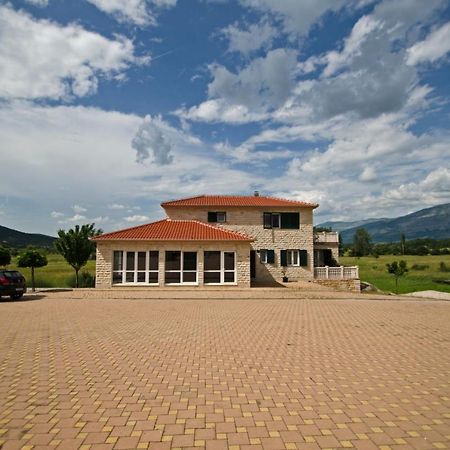 Rooms Leda Vrlika Exterior photo