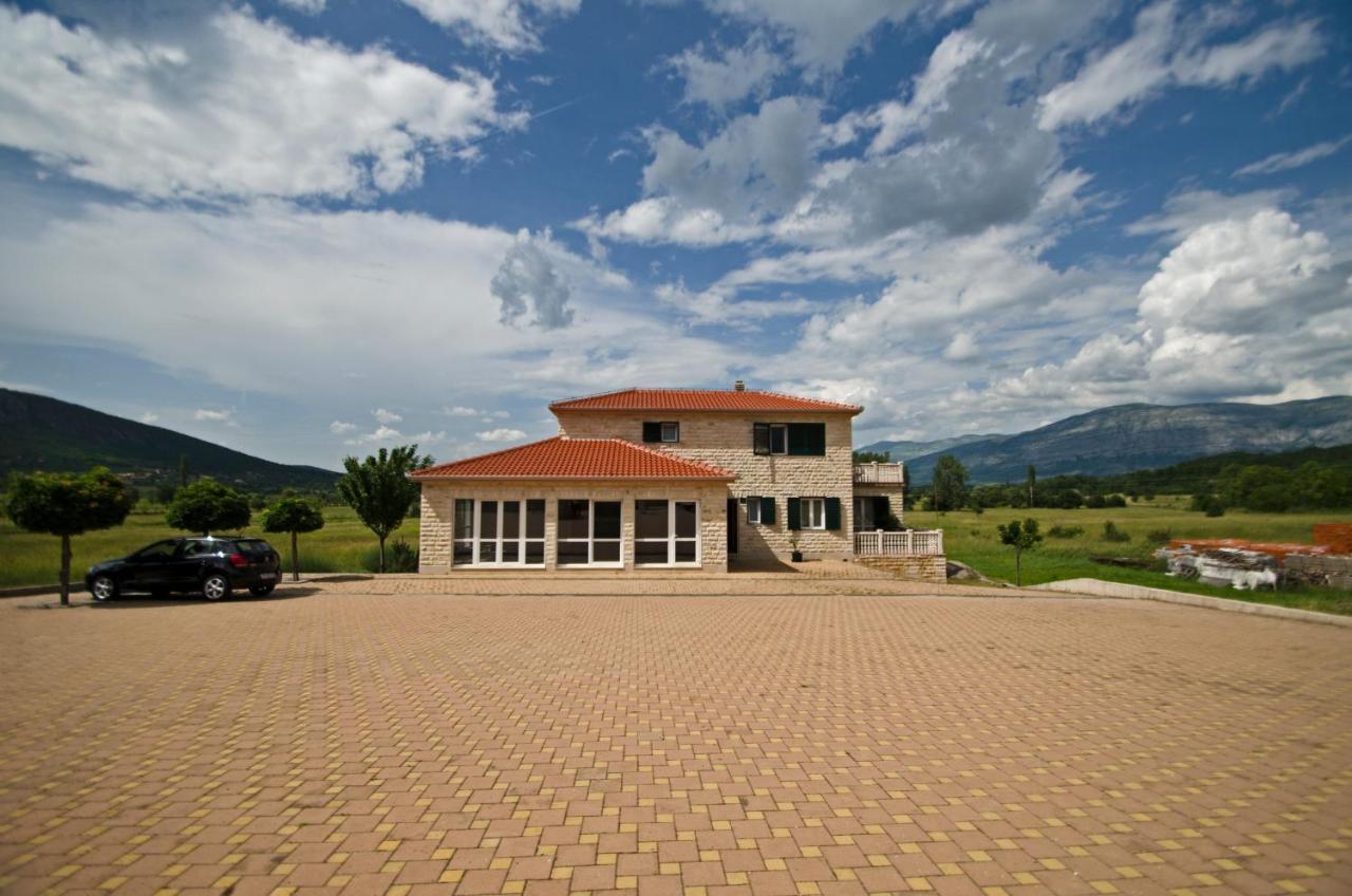 Rooms Leda Vrlika Exterior photo