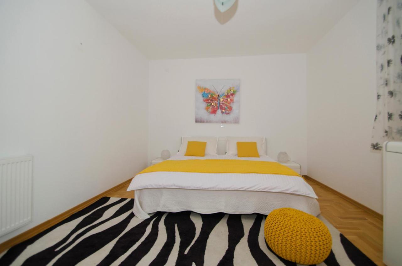 Rooms Leda Vrlika Exterior photo