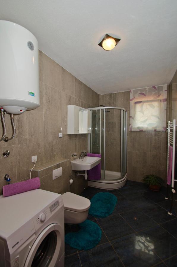 Rooms Leda Vrlika Exterior photo