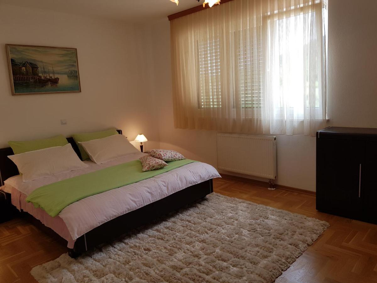 Rooms Leda Vrlika Exterior photo